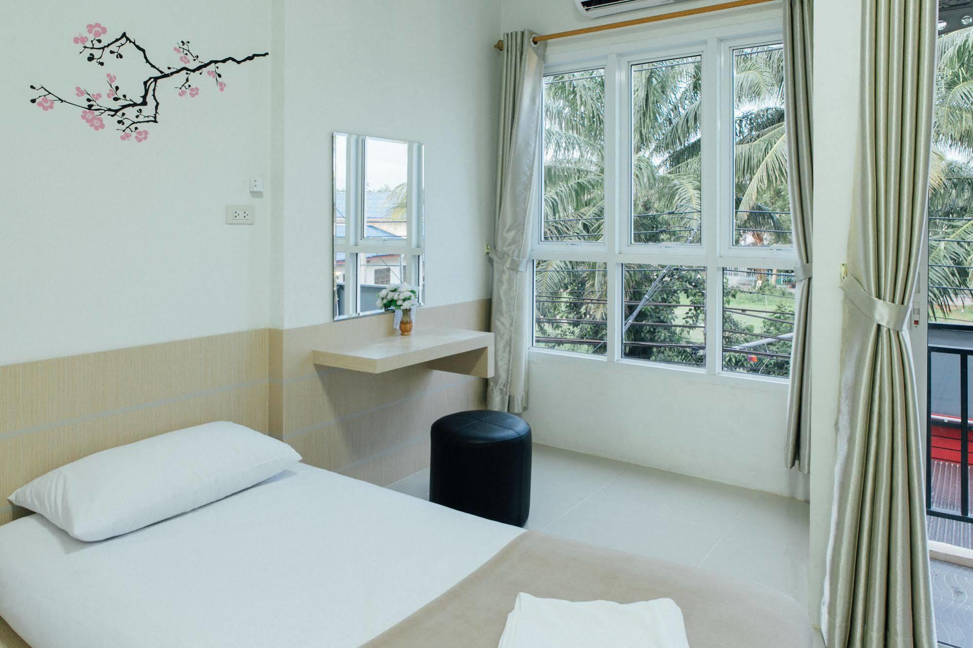 Cheaper Room Szuratthani Kültér fotó